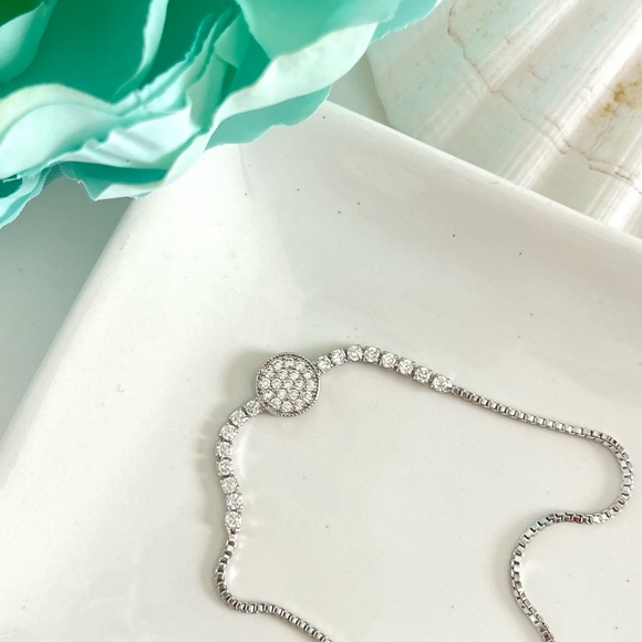 Round Rhinestone Bracelet - Picture 5 of 9